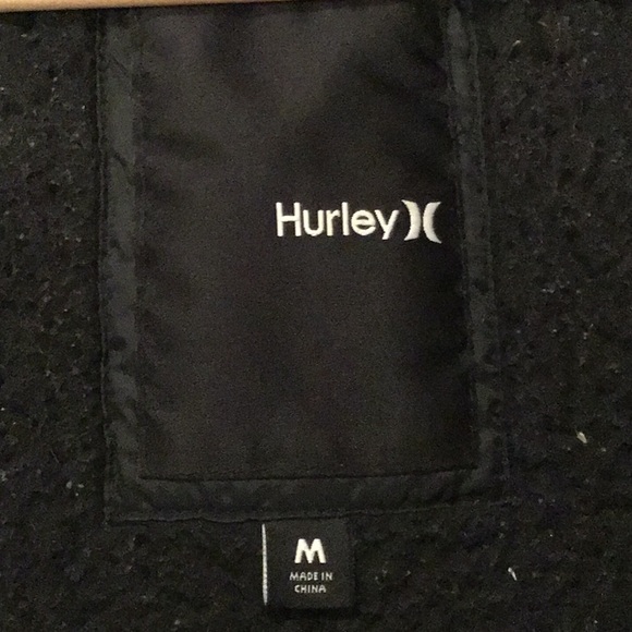 Hurley quilted coat with hoodie and fleece on the inside. Size medium. - Picture 6 of 13